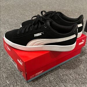 Womens PUMA size 8